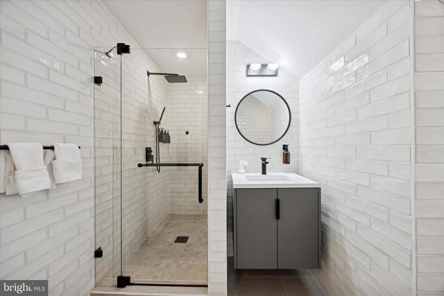 1325 SPRUCE ST, Philadelphia, PA 19107