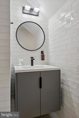 1325 SPRUCE ST, Philadelphia, PA 19107