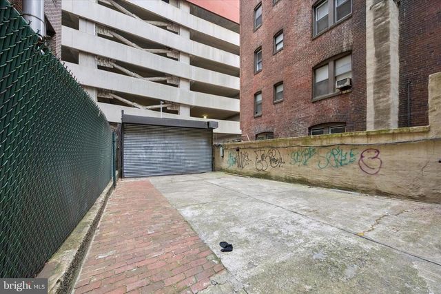 1325 SPRUCE ST, Philadelphia, PA 19107