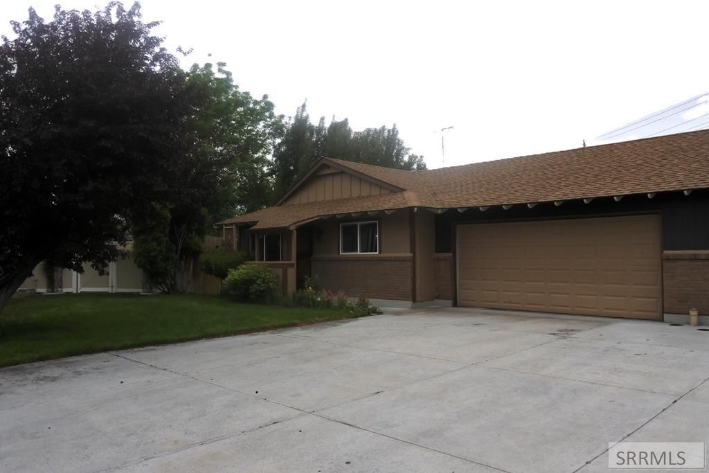 Image 2 of property listing at 481/483 Higbee Circle, Idaho Falls, ID 83404