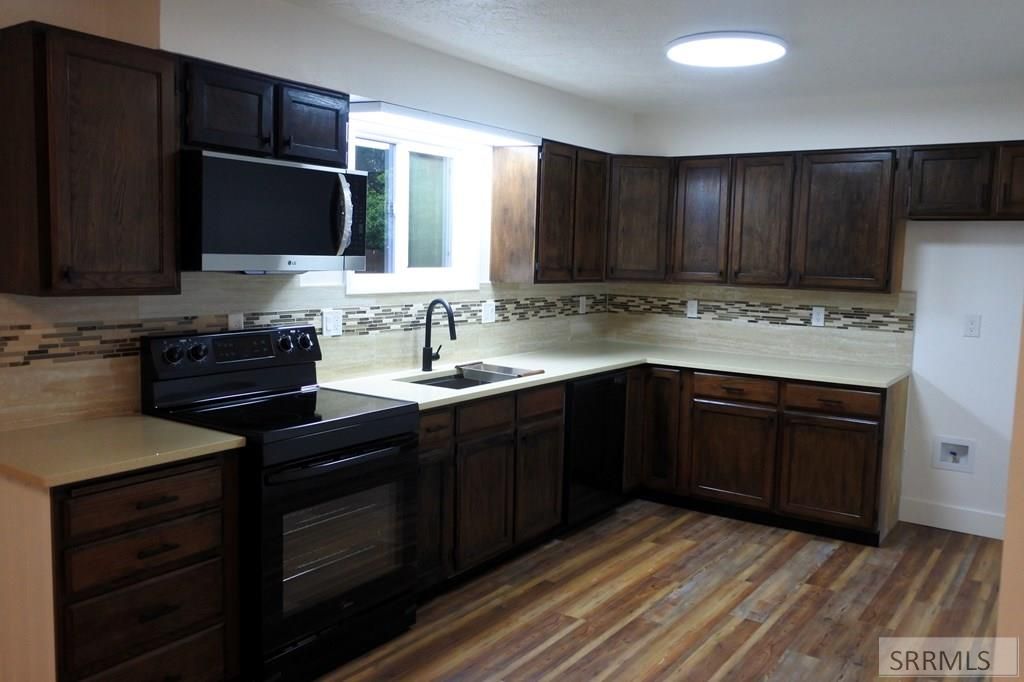 Image 6 of property listing at 481/483 Higbee Circle, Idaho Falls, ID 83404