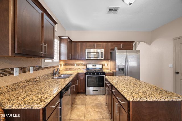 3824 LOMA ADRIANA, El Paso, TX 79938