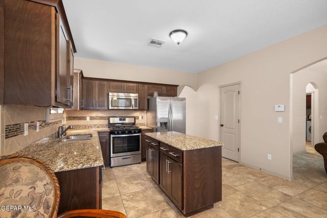 3824 LOMA ADRIANA, El Paso, TX 79938