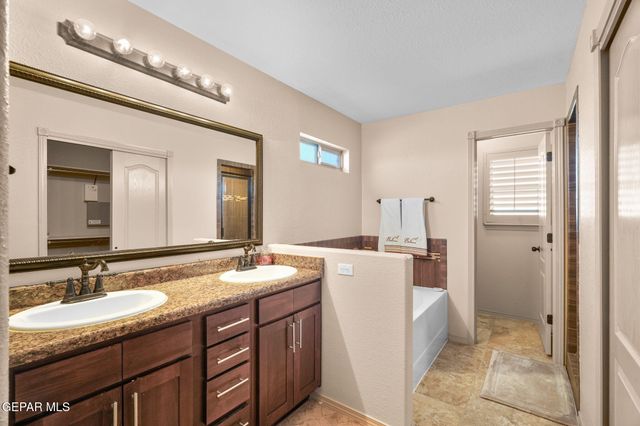 3824 LOMA ADRIANA, El Paso, TX 79938