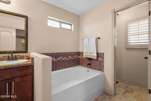 3824 LOMA ADRIANA, El Paso, TX 79938