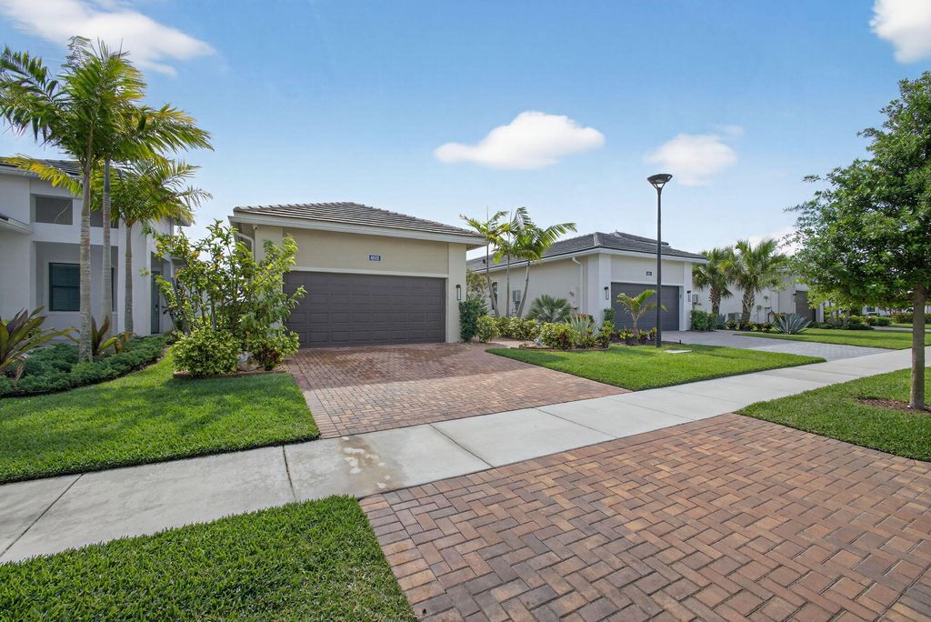 4805 Saint Armands Way, Westlake, FL 33470