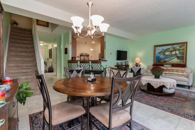 818 Horseshoe Lane, Florence, KY 41042