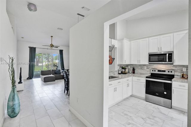 2441 E Aragon Blvd 5, Sunrise, FL 33313