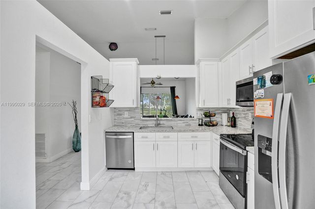 2441 E Aragon Blvd 5, Sunrise, FL 33313