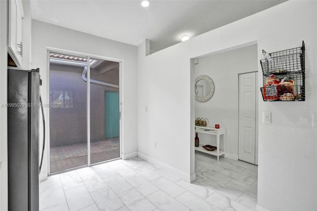 2441 E Aragon Blvd 5, Sunrise, FL 33313