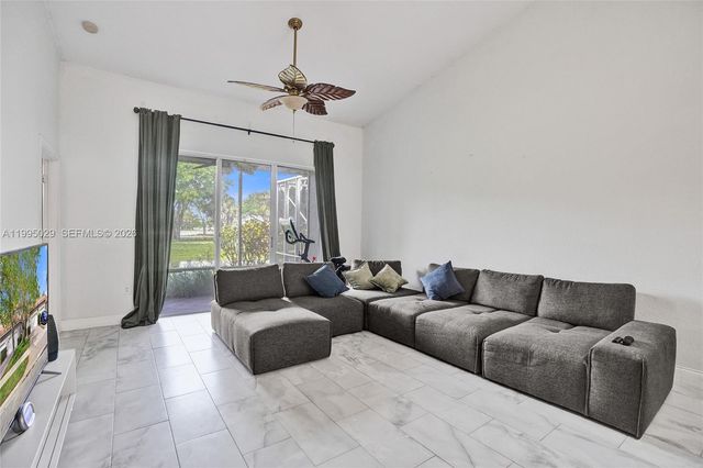 2441 E Aragon Blvd 5, Sunrise, FL 33313