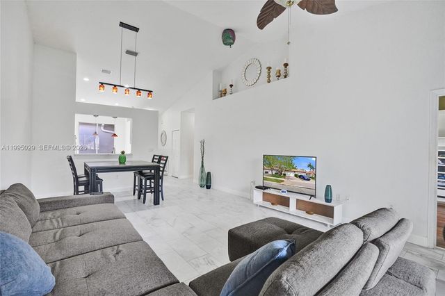 2441 E Aragon Blvd 5, Sunrise, FL 33313