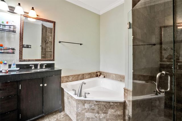 2441 E Aragon Blvd 5, Sunrise, FL 33313