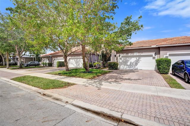 2441 E Aragon Blvd 5, Sunrise, FL 33313