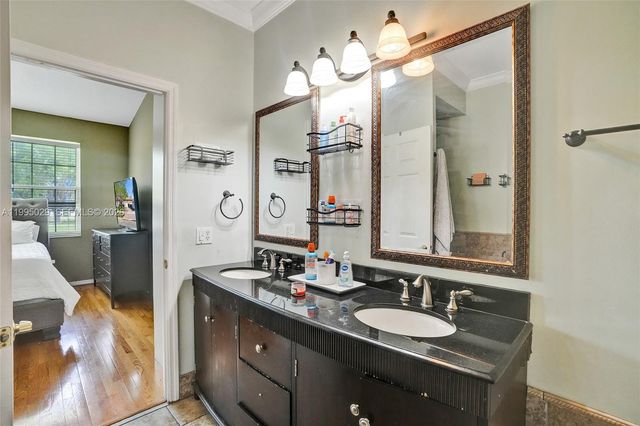 2441 E Aragon Blvd 5, Sunrise, FL 33313