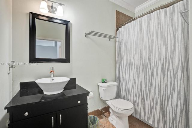 2441 E Aragon Blvd 5, Sunrise, FL 33313