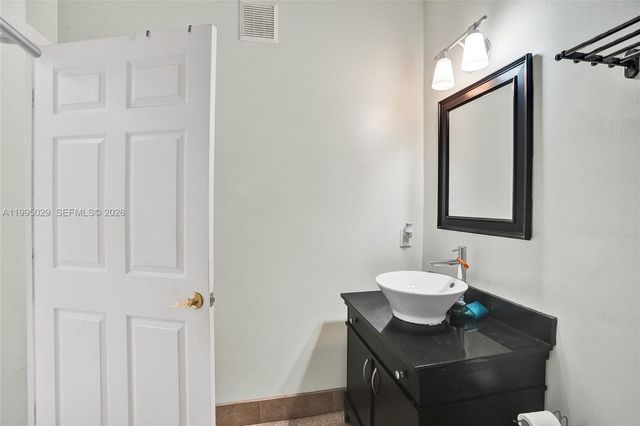 2441 E Aragon Blvd 5, Sunrise, FL 33313