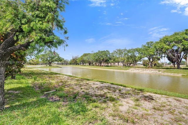 2441 E Aragon Blvd 5, Sunrise, FL 33313