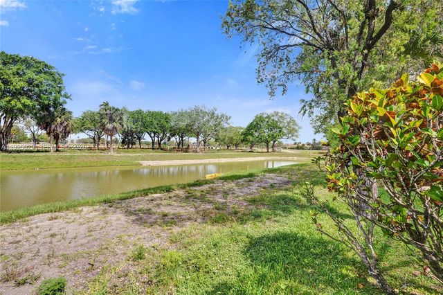 2441 E Aragon Blvd 5, Sunrise, FL 33313