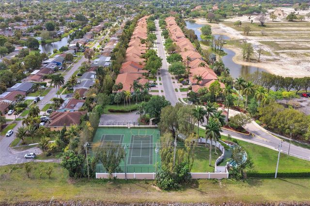 2441 E Aragon Blvd 5, Sunrise, FL 33313