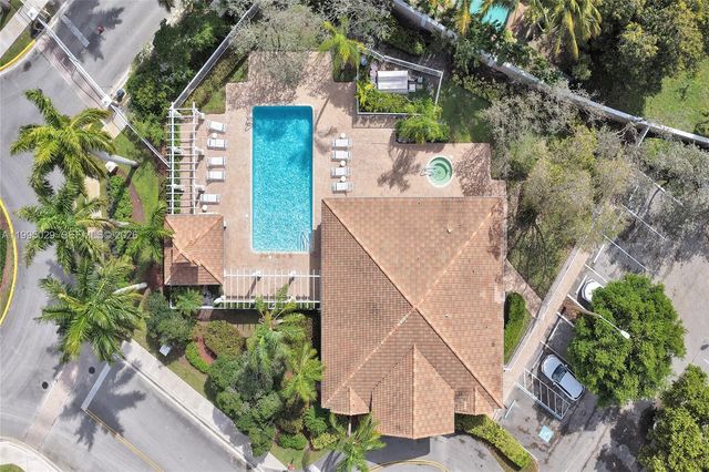 2441 E Aragon Blvd 5, Sunrise, FL 33313