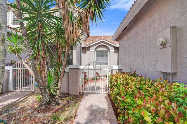 2441 E Aragon Blvd 5, Sunrise, FL 33313