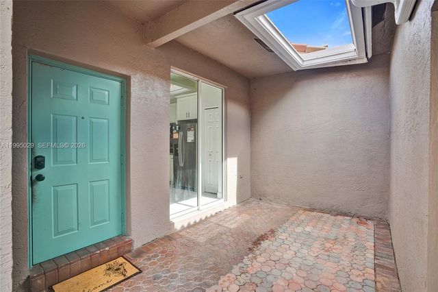 2441 E Aragon Blvd 5, Sunrise, FL 33313