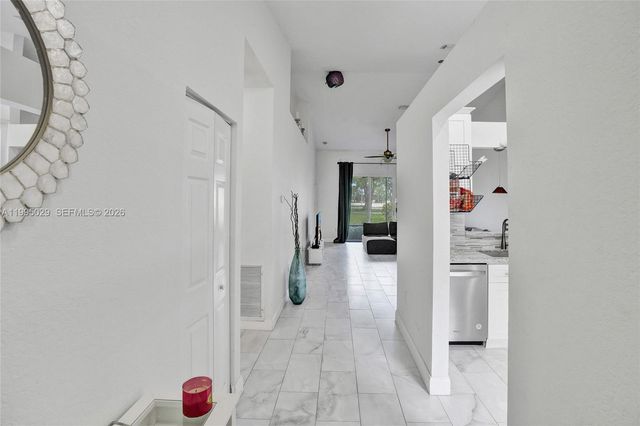 2441 E Aragon Blvd 5, Sunrise, FL 33313