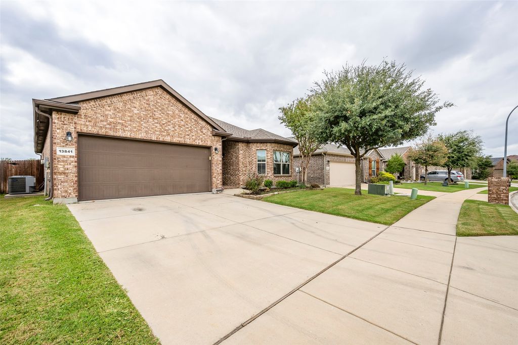 13841 Langston Lake Road, Fort Worth, TX 76262 — photo 2