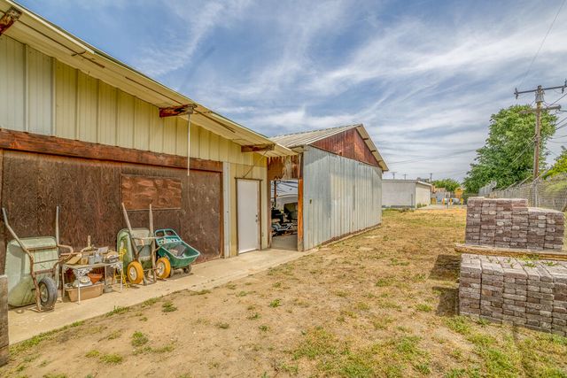 15813 Ave 328, Ivanhoe, CA 93235