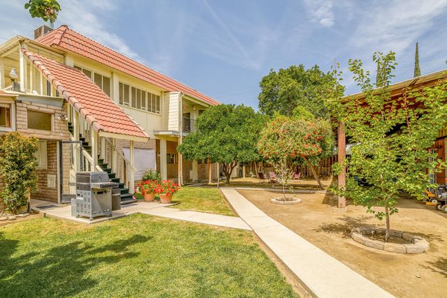 15813 Ave 328, Ivanhoe, CA 93235