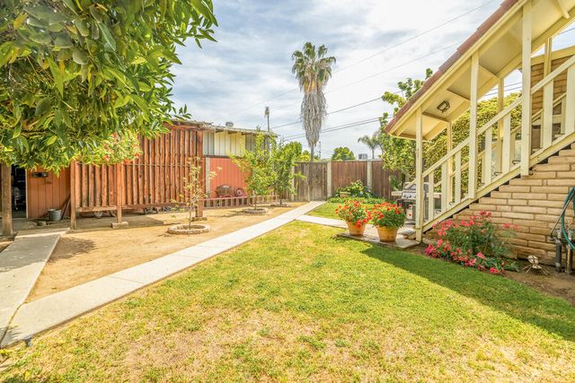 15813 Ave 328, Ivanhoe, CA 93235