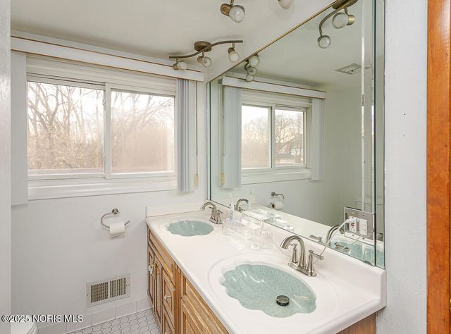 4236 S Terrace View Street, Toledo, OH 43607