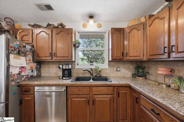 1318 Earls Bridge Road, Easley, SC 29640
