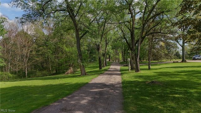 497 Moravian Trail, Uhrichsville, OH 44683