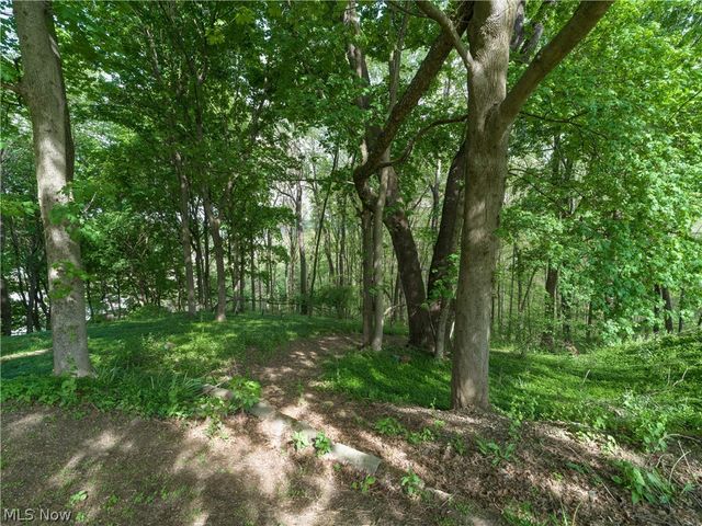 497 Moravian Trail, Uhrichsville, OH 44683