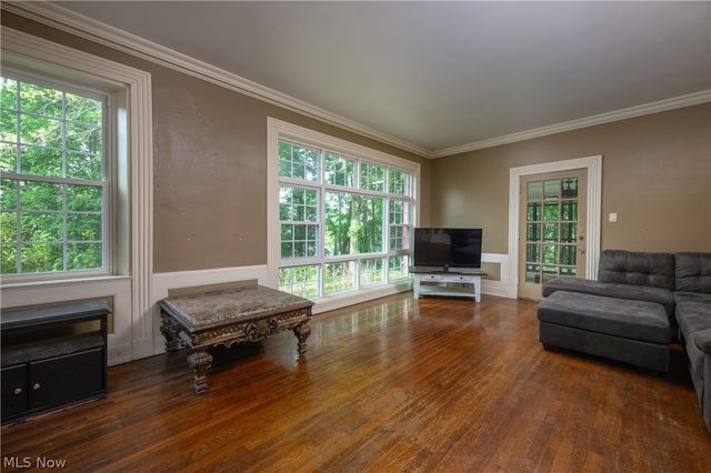 497 Moravian Trail, Uhrichsville, OH 44683