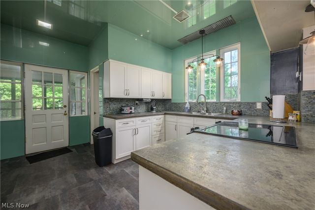 497 Moravian Trail, Uhrichsville, OH 44683