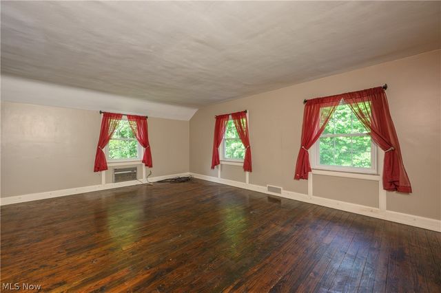 497 Moravian Trail, Uhrichsville, OH 44683