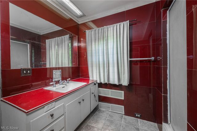 497 Moravian Trail, Uhrichsville, OH 44683