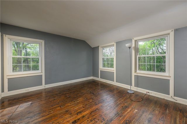 497 Moravian Trail, Uhrichsville, OH 44683