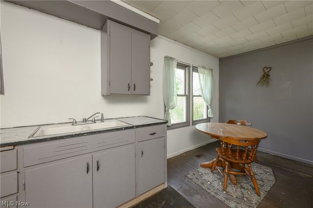 497 Moravian Trail, Uhrichsville, OH 44683