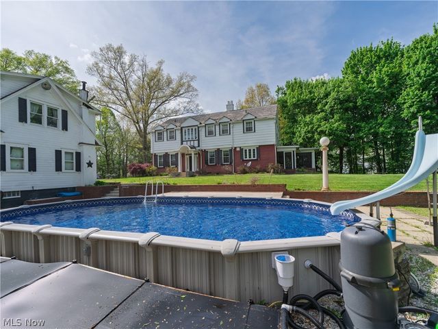 497 Moravian Trail, Uhrichsville, OH 44683