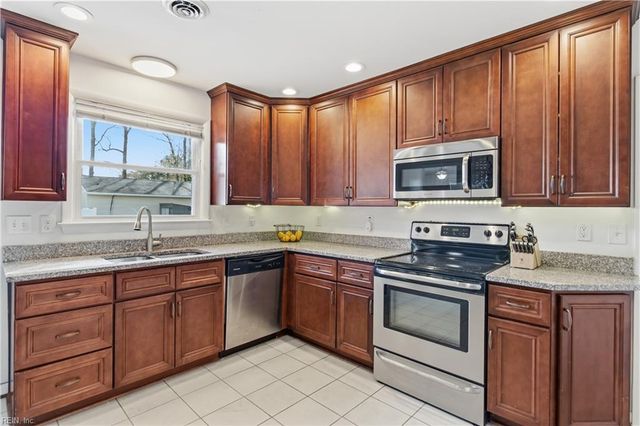 118 Wendfield CIR, Newport News, VA 23601