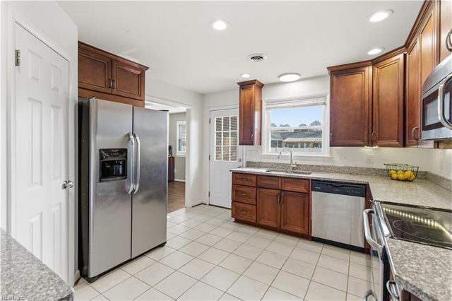 118 Wendfield CIR, Newport News, VA 23601