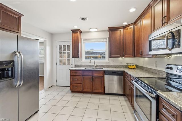 118 Wendfield CIR, Newport News, VA 23601