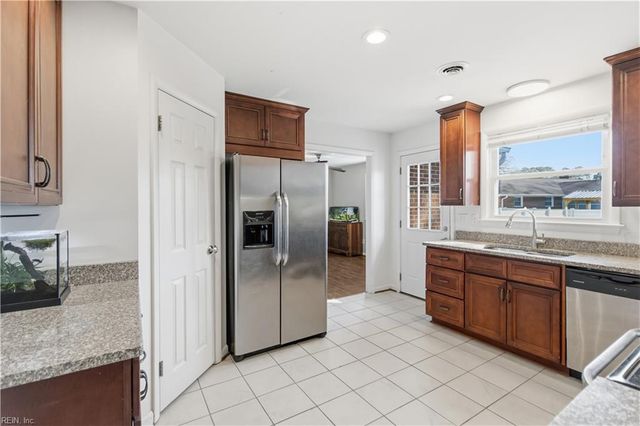 118 Wendfield CIR, Newport News, VA 23601