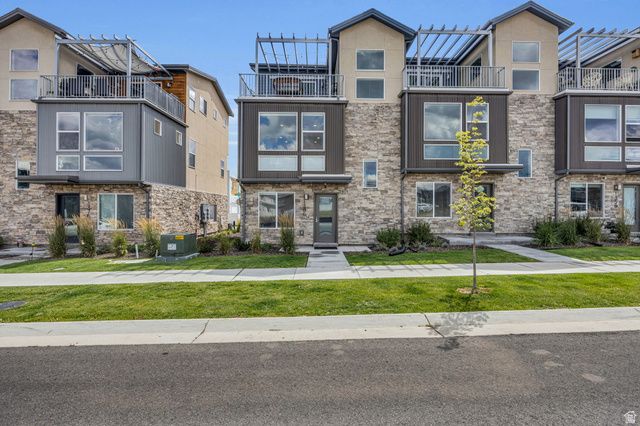 1386 VILLAGE GREEN TRL, Park City, UT 84098