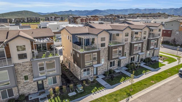 1386 VILLAGE GREEN TRL, Park City, UT 84098
