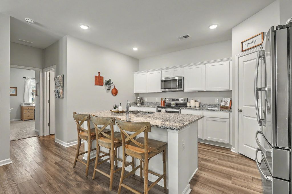 Image 11 of property listing at 4416 Ocean Farm Drive, Summerville, SC 29485